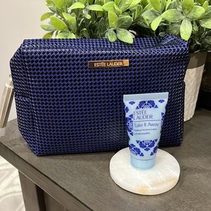 Estée Lauder’s Make-Up Remover with New Cosmetic Bag. 🪻🆕🪻